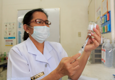 photo of a filipino nurse